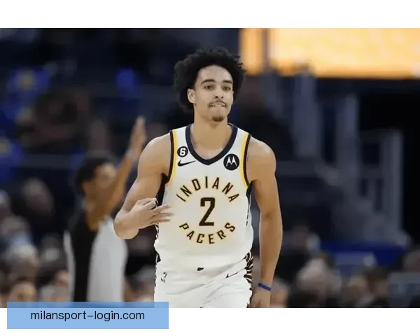 小内姆布哈德球鞋被踩掉后迅速捡起举起干扰投篮遭判技术犯规